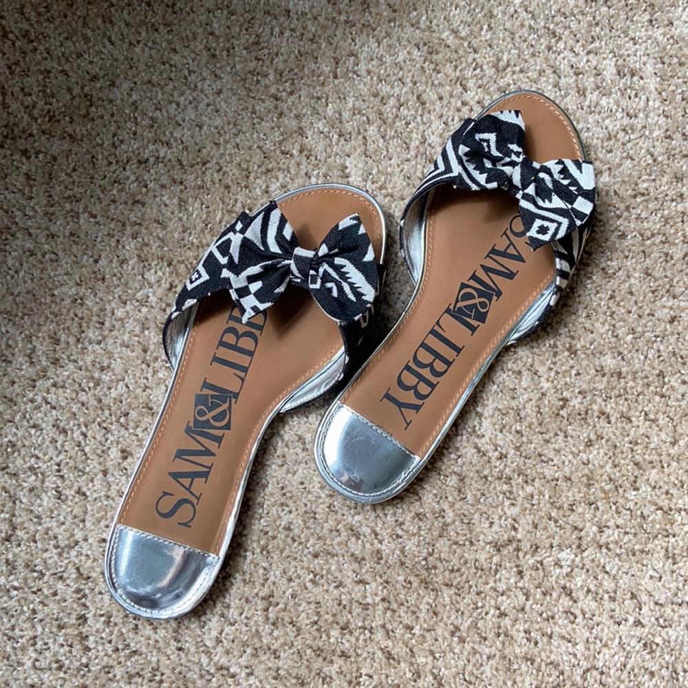 Black and White Sandal Size 8